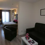 Hotell Les Criquets & Blanquefort (Gironde)
