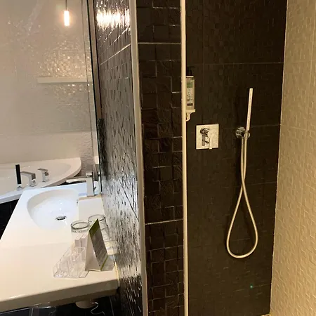 Les Criquets & Ξενοδοχείο 3*