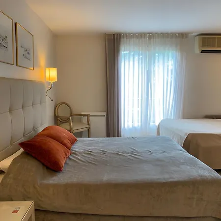 Ξενοδοχείο Les Criquets & 3*