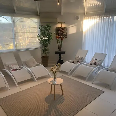 Ξενοδοχείο Les Criquets & Blanquefort (Gironde)