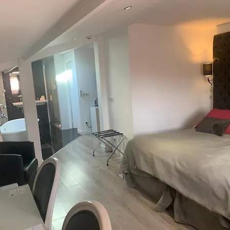 Ξενοδοχείο Les Criquets & Blanquefort (Gironde)