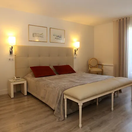 Les Criquets & Hotel 3*