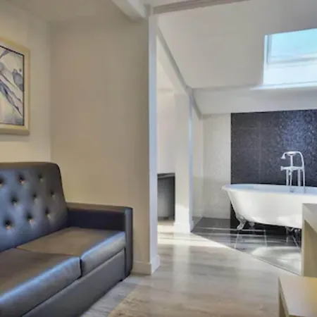Les Criquets & Hotel Blanquefort (Gironde)