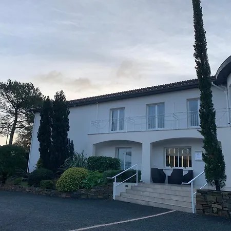 Les Criquets & فندق