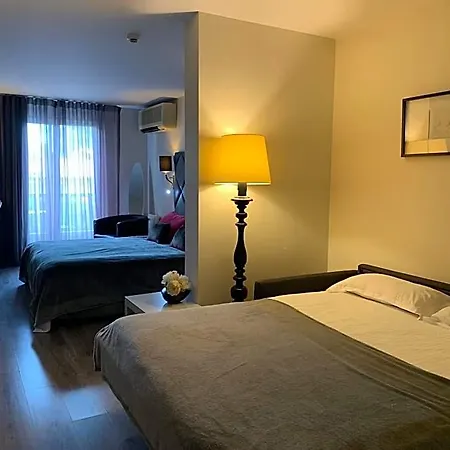 Les Criquets & Hotel Blanquefort (Gironde)