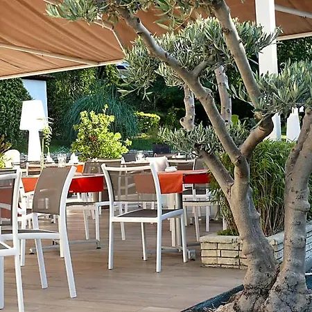 Les Criquets & Hotel 3*