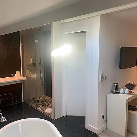 Les Criquets & Hotel Blanquefort (Gironde)