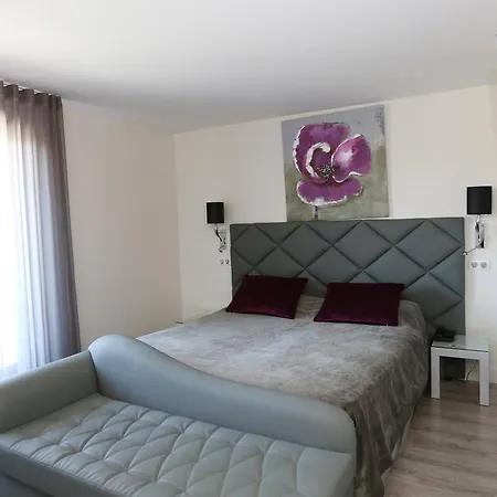 Les Criquets Restaurant 3*