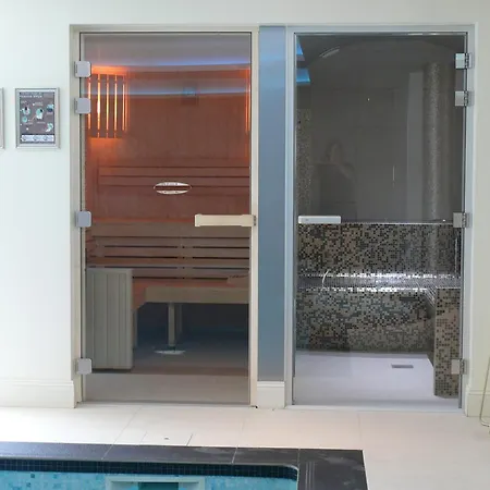 Les Criquets & Ξενοδοχείο 3*