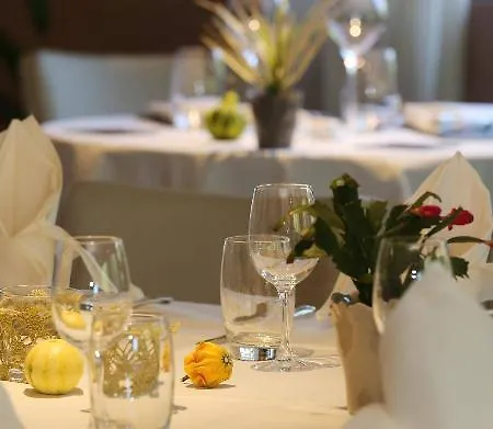 Les Criquets Restaurant 3*
