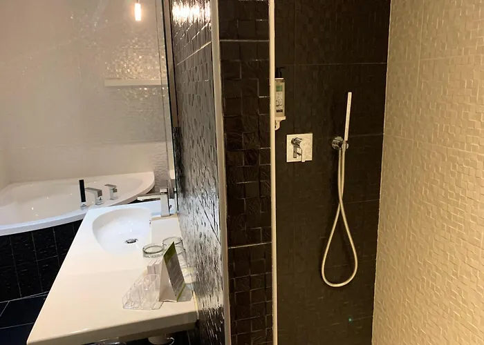 Les Criquets & فندق 3*