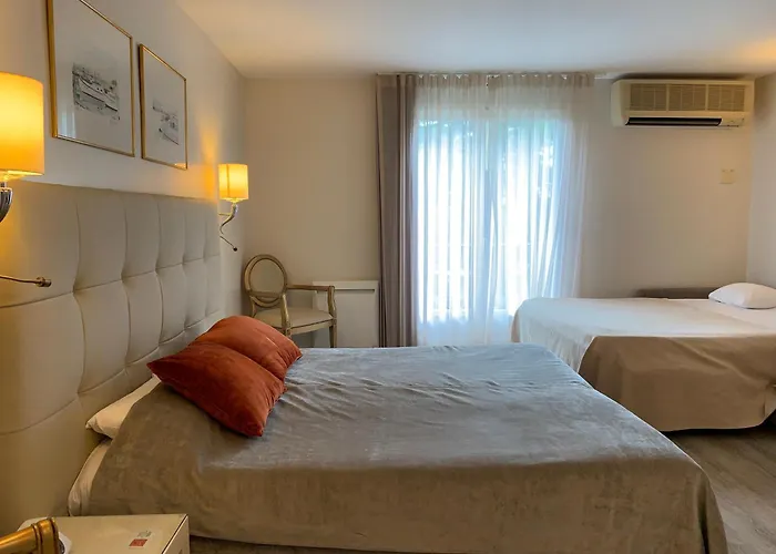 酒店 Les Criquets & 3*