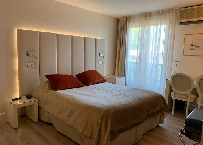 Les Criquets & 3* بلانكفور