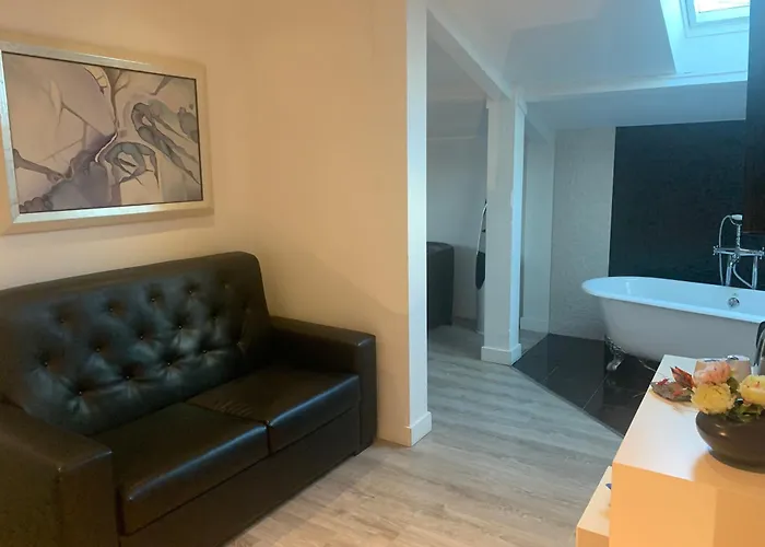 Les Criquets & فندق 3*