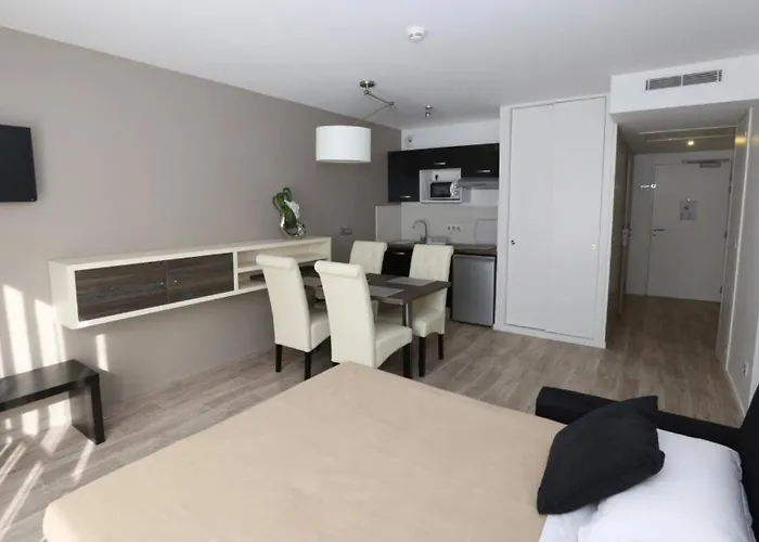 Les Criquets & Hotel Blanquefort (Gironde)