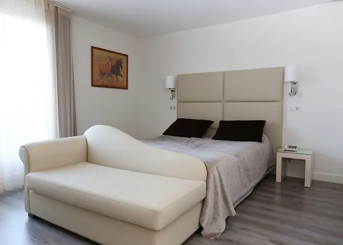 Les Criquets & فندق 3*