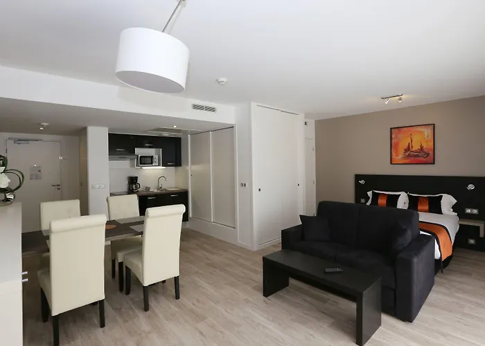 Les Criquets & بلانكفور