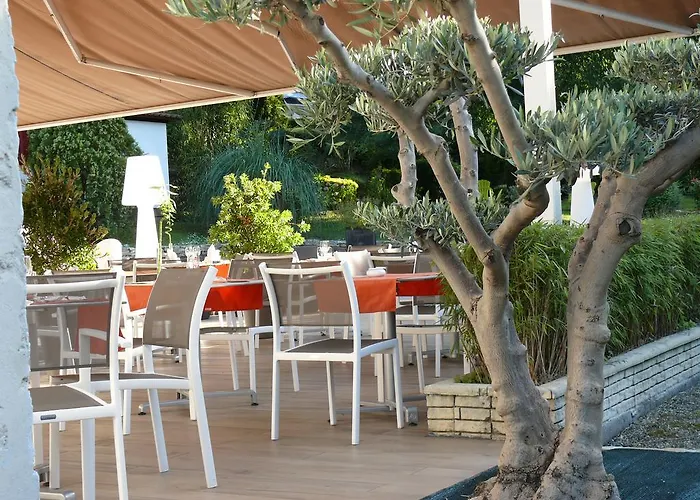 Les Criquets & فندق 3*