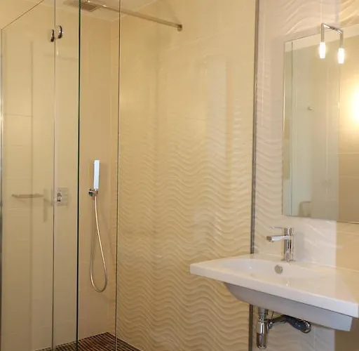 Les Criquets & 3* بلانكفور